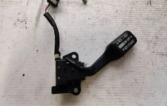 Toyota RAV 4 (XA30) Cruise control switch 18A009