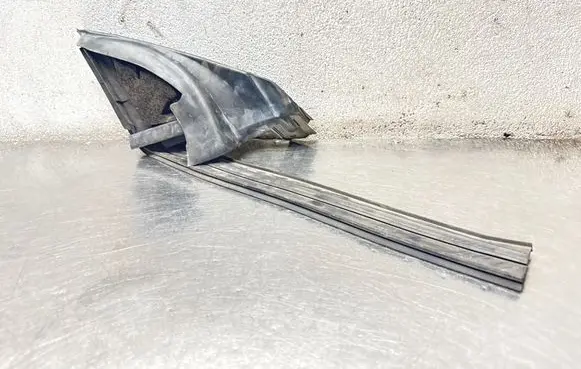 Volvo C70 Rubber seal front coupe door P154413300 30787526
