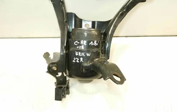 Toyota C-HR I Engine mount bracket