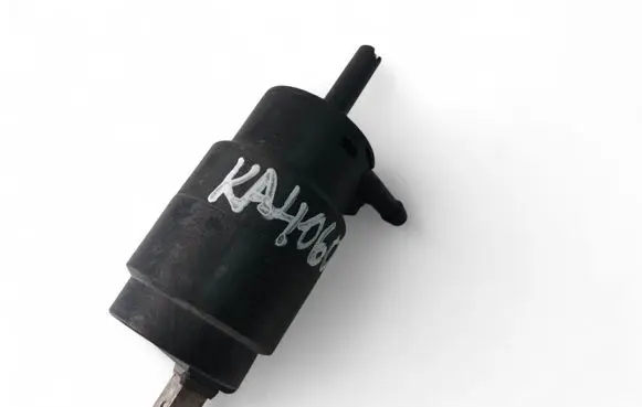 BMW 5 E60 E61 Windscreen/windshield washer pump 06225