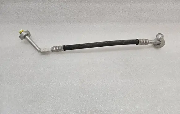 Volvo XC40 Air conditioning (A/C) pipe/hose 31694875