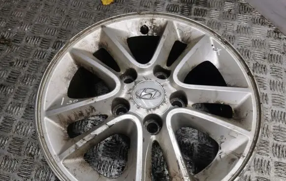 Hyundai i30 R15 alloy rim 