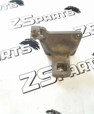 BMW 5 E39 Engine mounting bracket 6751226