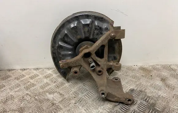 Volkswagen PASSAT B7 Rear wheel hub