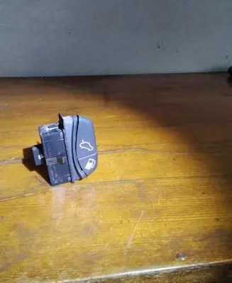 Volvo S70 V70 V70 XC Tailgate opening switch 9162946