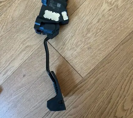 Toyota Avensis T270 Accelerator throttle pedal 7811002150 16113A 15172506023