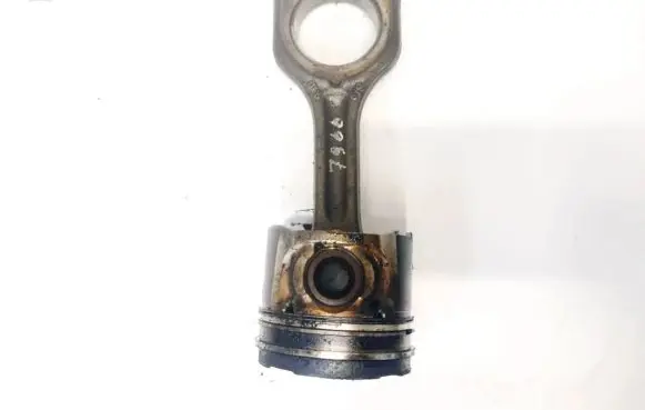Ford Focus Piston with connecting rod