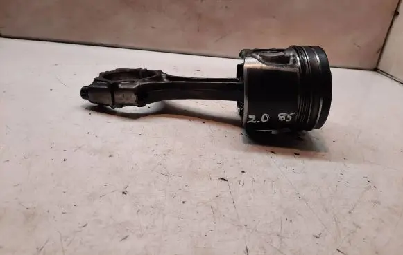 Toyota Corolla Verso E121 Piston with connecting rod 82L106
