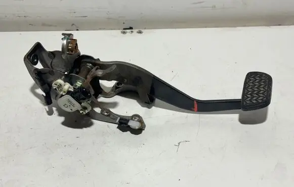Toyota Yaris Brake pedal 8951033030