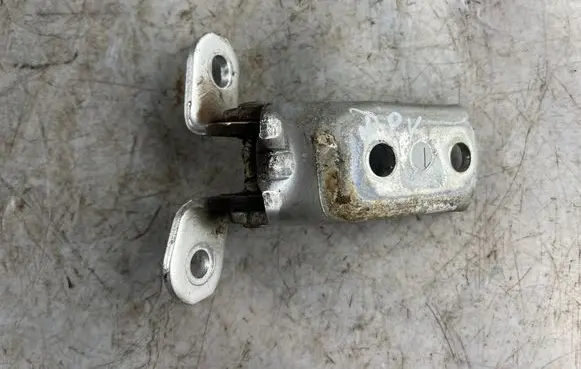 Toyota Land Cruiser (J120) Front door upper hinge