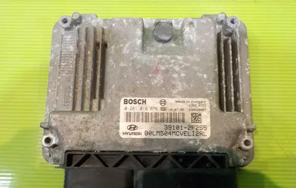 Hyundai ix35 Engine control unit/module 0281016676 12AB47 391012F255