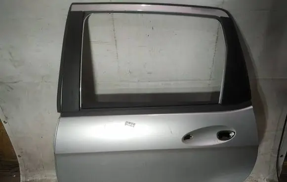 Mercedes-Benz A W169 Rear door pilkos