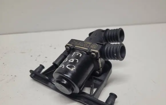 BMW 5 E60 E61 Coolant heater control valve 6920226 1147412174