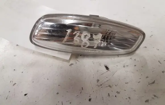 Citroen C4 I Picasso Front fender indicator light 0105033