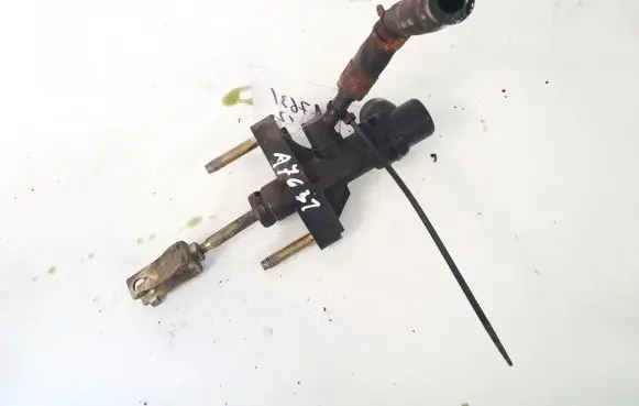 Toyota Yaris Clutch master cylinder 057022l1