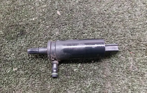 Audi A4 S4 B8 8K Headlight washer pump 3B7955681