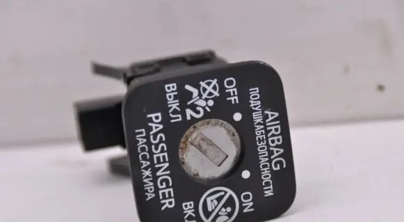 Toyota Yaris Passenger airbag on/off switch 2070R15