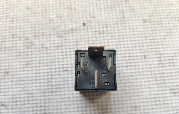 Audi A4 S4 B5 8D Other relay 46520419 8542187451