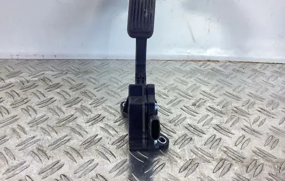 Lexus CT 200H Accelerator throttle pedal 7811076021 1988008481