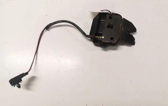 Nissan Primera Tailgate/trunk/boot lock/catch/latch