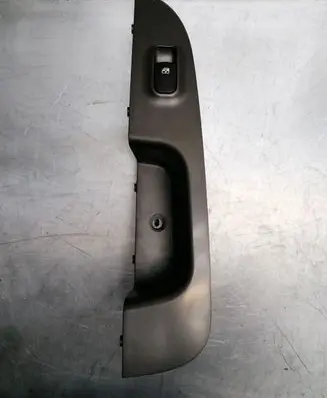 KIA Carens II Electric window control switch 935801D0013W