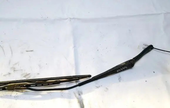 Front wiper blade arm