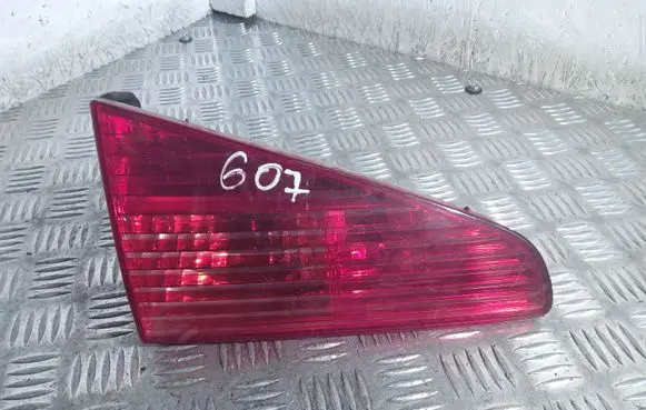 Peugeot 607 Tailgate rear/tail lights