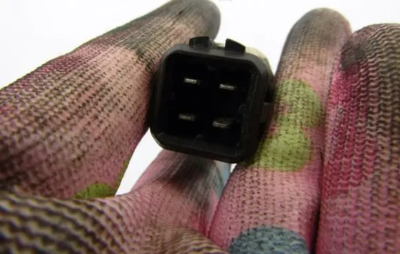 Volkswagen PASSAT B5 Oil pressure sensor 8D0959482B