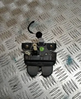 Loading door lock