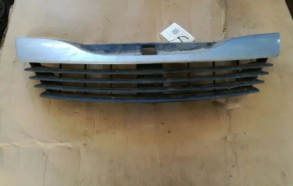 Renault Laguna II Front grill 8200390126