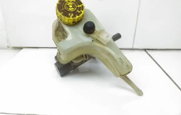 Seat Toledo I (1L) Master brake cylinder 03350882751