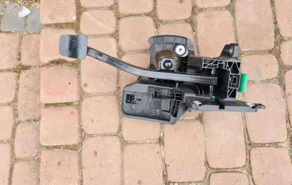 Opel Insignia B Brake pedal 84657618