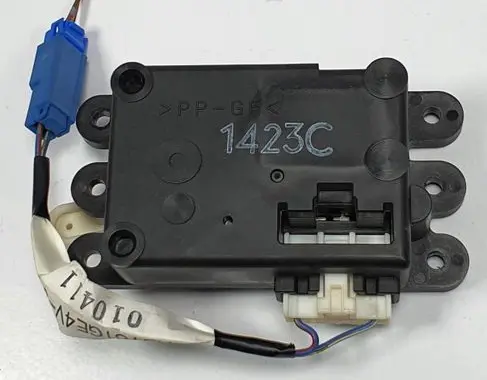 Mazda 323 F A/C air flow flap actuator/motor 1423C 010411