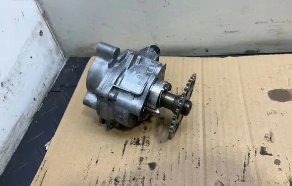 BMW 3 E92 E93 Vacuum pump 7516128 0109 S550MC