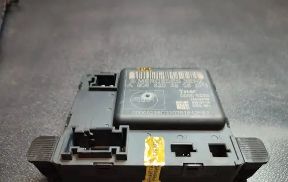 Mercedes-Benz Sprinter W901 W902 W903 W904 Door control unit/module A9068204026
