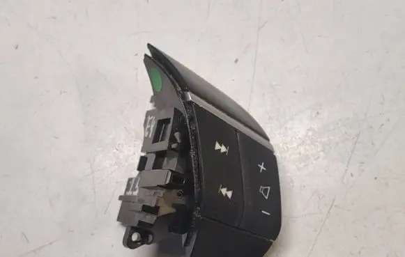 Volvo XC90 Steering wheel buttons/switches 30710707