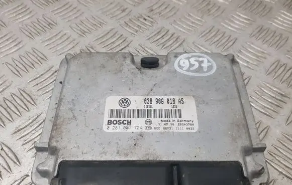 Volkswagen PASSAT B5 Engine control unit/module 038906018AS 0281001724