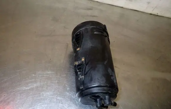 Mitsubishi Colt Active carbon filter fuel vapour canister 