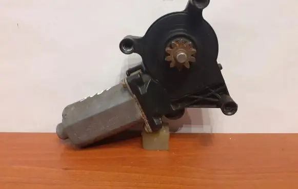 Mercedes-Benz E W210 Front door window regulator with motor 3885 0130821709