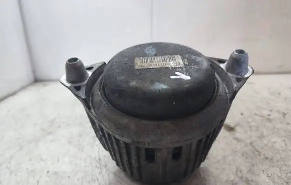 Mercedes-Benz C W204 Engine mount bracket A2122406417