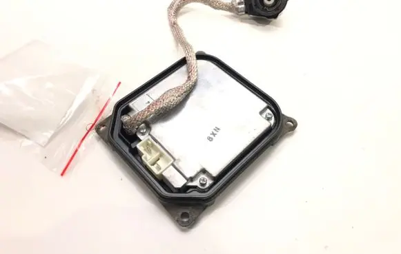 Toyota Avensis T270 Voltage converter/converter module 85967-51050