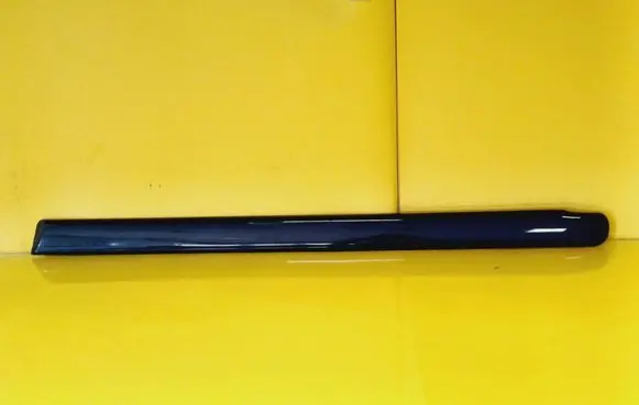 Rear fender molding trim