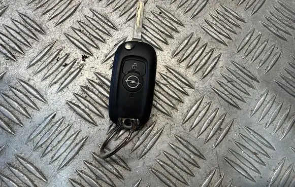 Opel Insignia B Ignition key/card