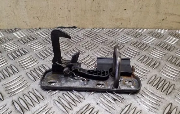 Volkswagen Eos Engine bonnet/hood lock/latch loop/hook 1Q0823480