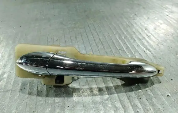 Rear door exterior handle/bracket