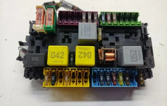 Mercedes-Benz Vito Viano W447 Fuse module A2469067100