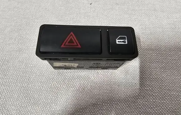 BMW 3 E46 Hazard light switch 61.31-8368920
