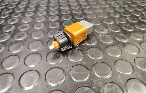 Nissan Leaf I (ZE0) Brake pedal sensor switch
