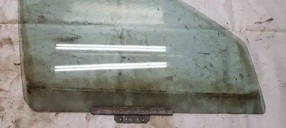 Ford Fiesta Front door window glass four-door