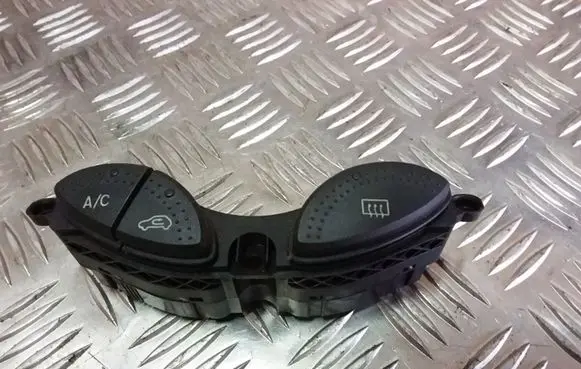 Ford Focus Windscreen/window heater switch 98AG19A945BF